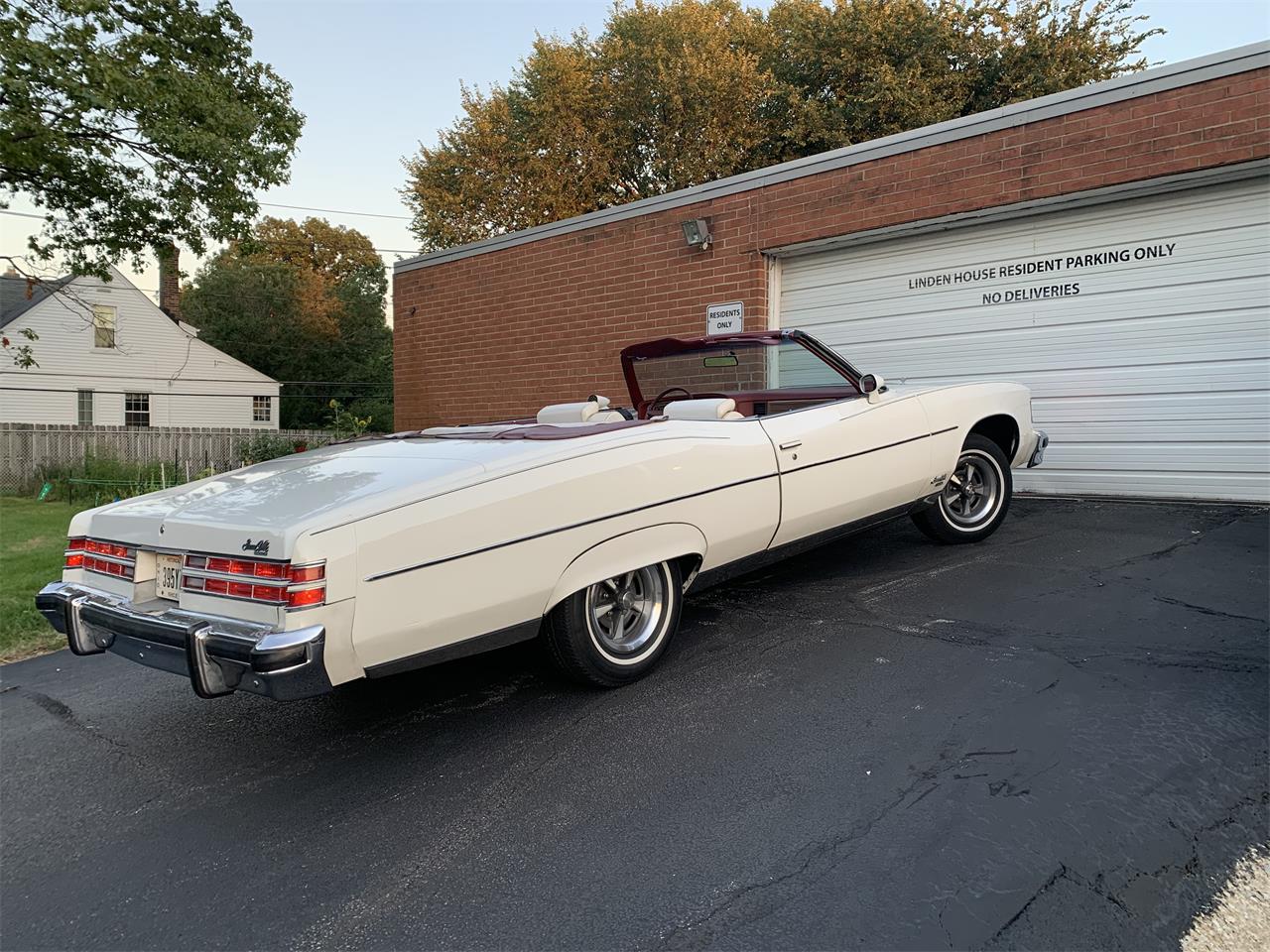 Pontiac-Grand-ville-1975-White-White-14