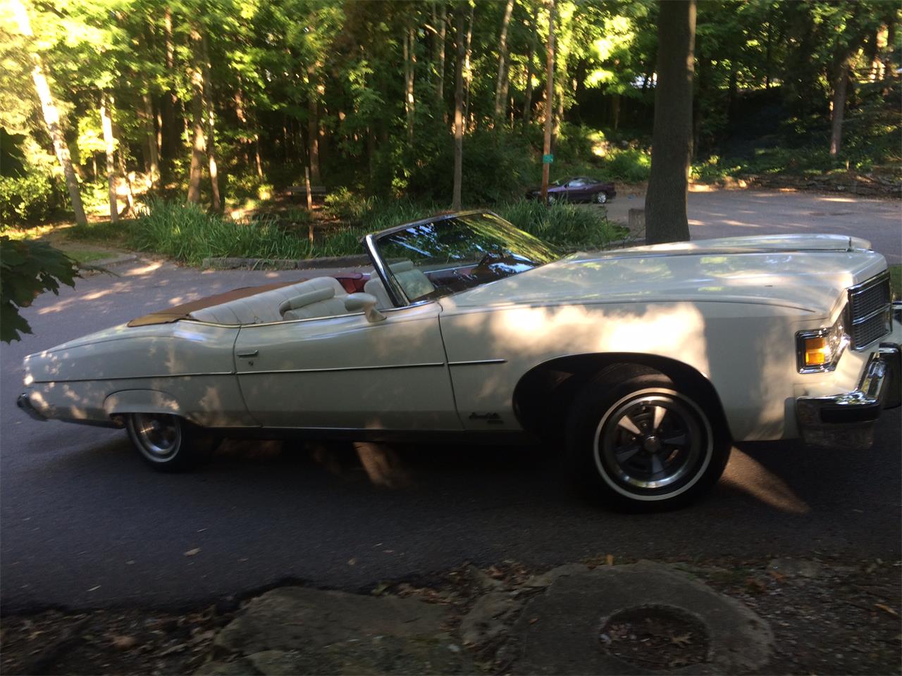 Pontiac-Grand-ville-1975-White-White-15