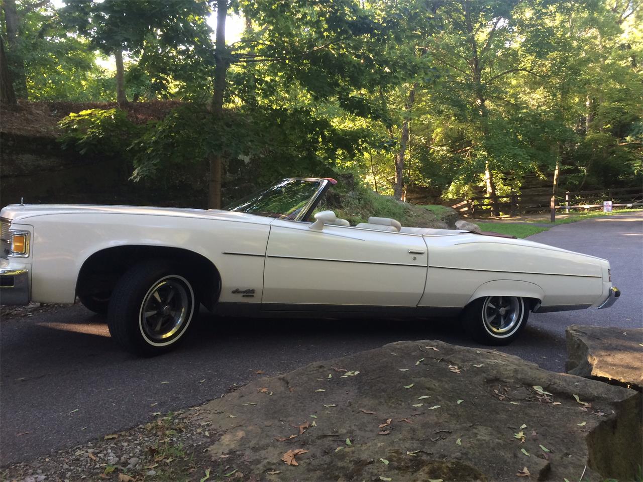 Pontiac-Grand-ville-1975-White-White-16