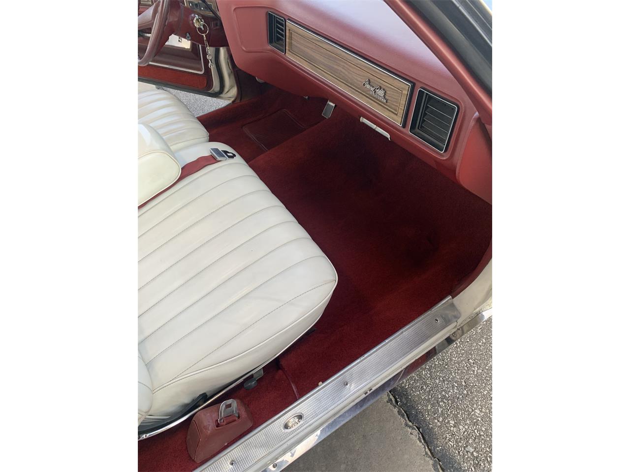 Pontiac-Grand-ville-1975-White-White-26