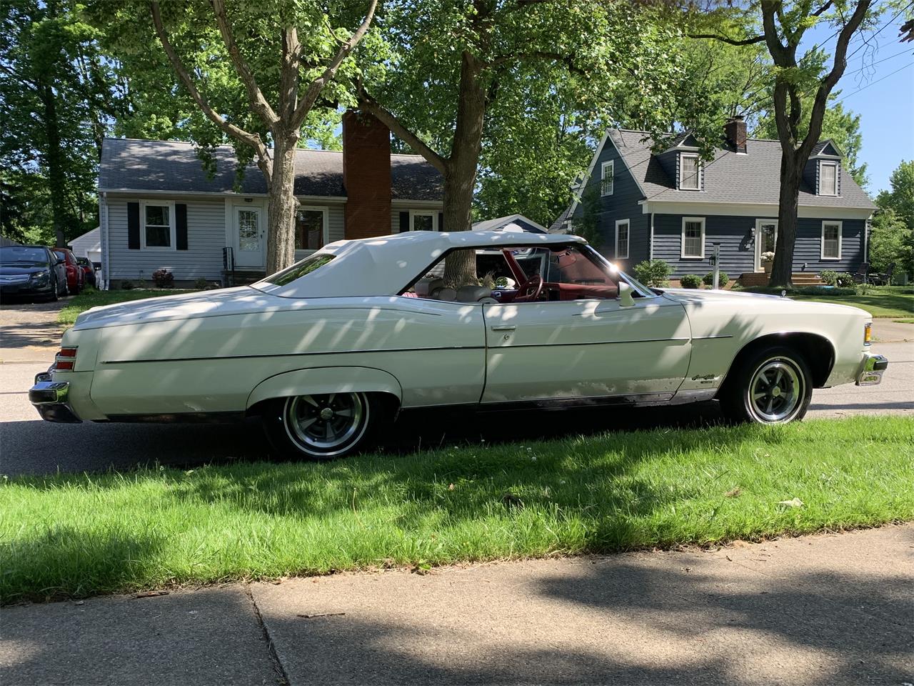 Pontiac-Grand-ville-1975-White-White-27