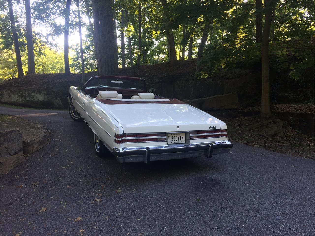 Pontiac-Grand-ville-1975-White-White-3