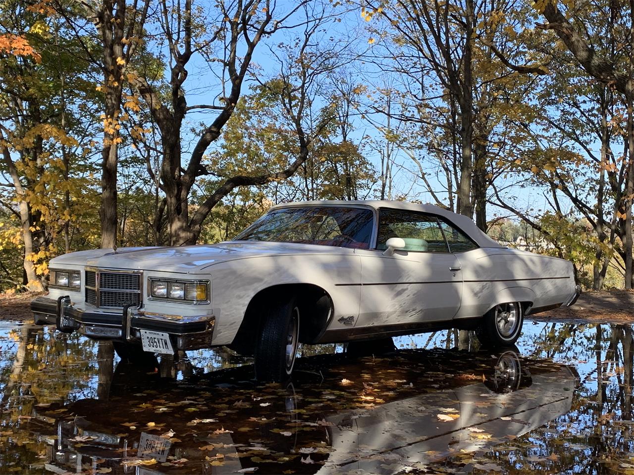 Pontiac-Grand-ville-1975-White-White-7