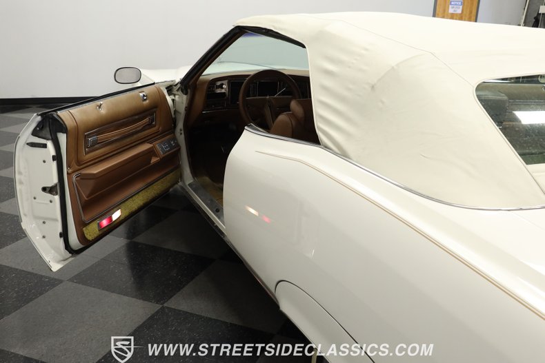 Pontiac-Grandville-1975-Cameo-White-Saddle-31