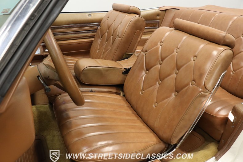 Pontiac-Grandville-1975-Cameo-White-Saddle-40
