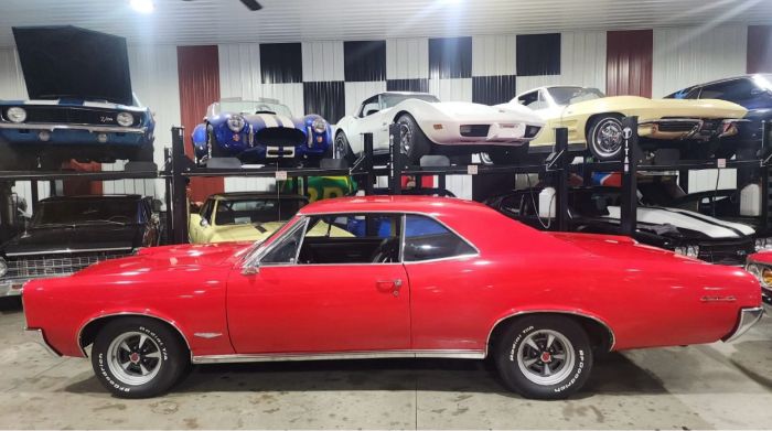 Pontiac-Gto-1966-Red-Black-Vinyl-8