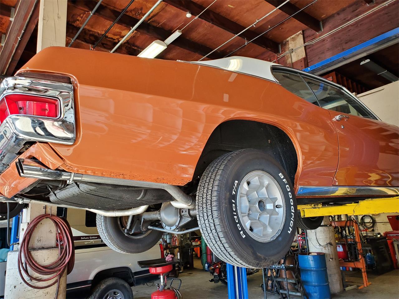 Pontiac-Gto-1971-Canyon-Copper-Pearl-White-89