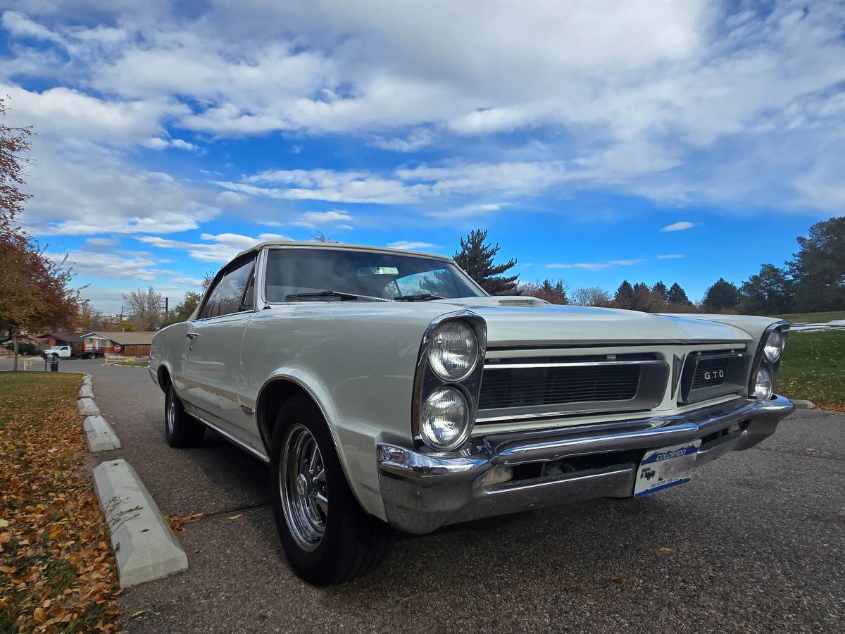 Pontiac-Gto-convertible-1965-white-2