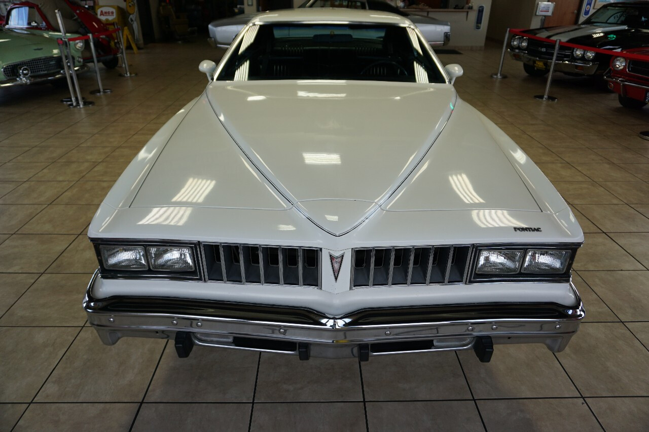 Pontiac-Le-Mans-1977-Classic-Car-12
