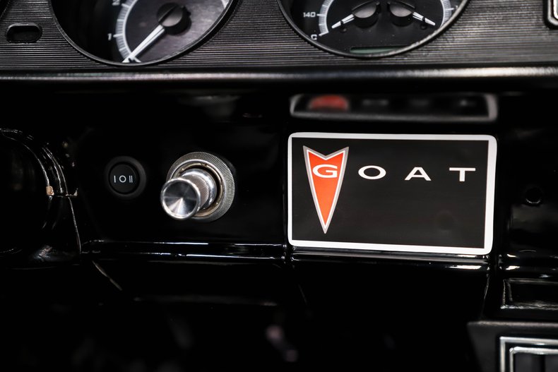 Pontiac-Lemans-1964-Grenadier-Red-Black-39