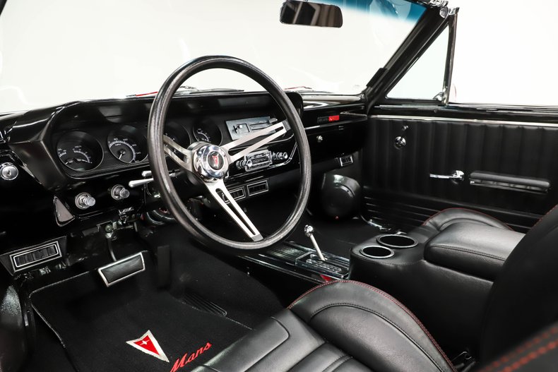 Pontiac-Lemans-1964-Grenadier-Red-Black