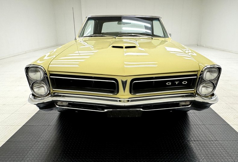 Pontiac-Lemans-1965-Mayfair-Maize-White-10