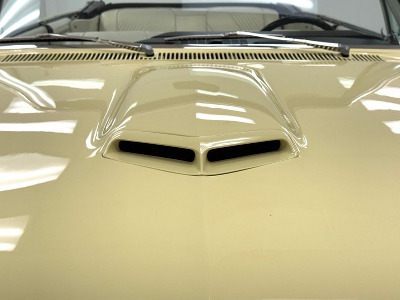 Pontiac-Lemans-1965-Mayfair-Maize-White-11