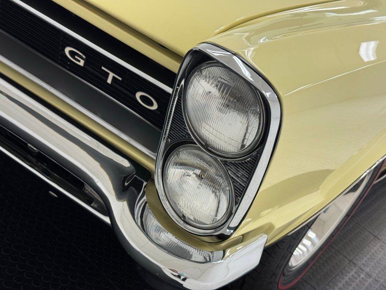 Pontiac-Lemans-1965-Mayfair-Maize-White-12