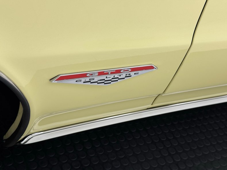 Pontiac-Lemans-1965-Mayfair-Maize-White-14