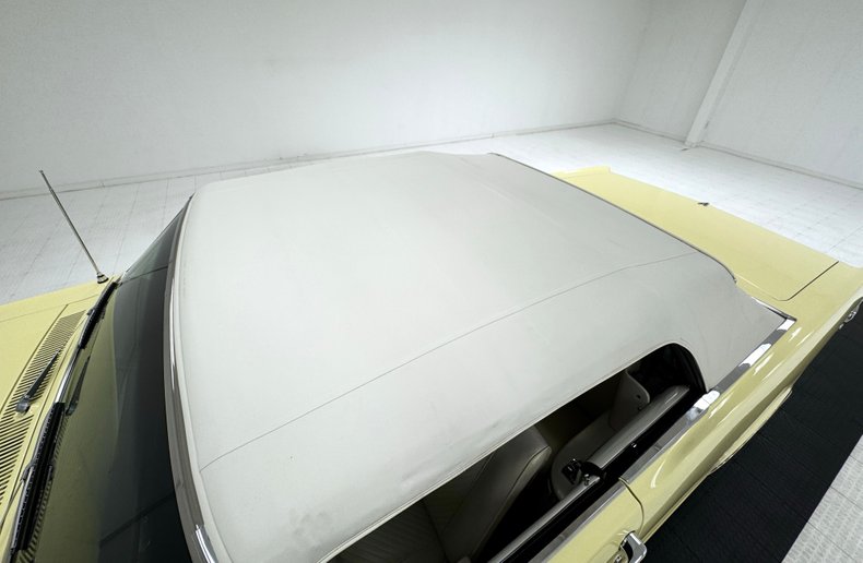 Pontiac-Lemans-1965-Mayfair-Maize-White-16