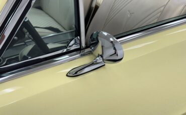 Pontiac-Lemans-1965-Mayfair-Maize-White-17