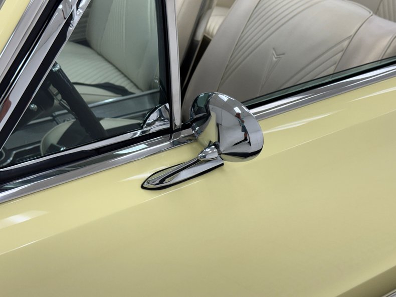 Pontiac-Lemans-1965-Mayfair-Maize-White-17