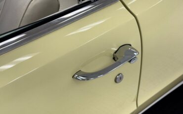Pontiac-Lemans-1965-Mayfair-Maize-White-18
