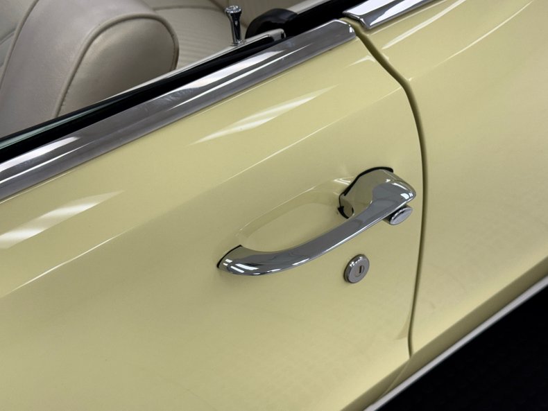 Pontiac-Lemans-1965-Mayfair-Maize-White-18