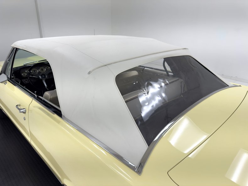 Pontiac-Lemans-1965-Mayfair-Maize-White-19