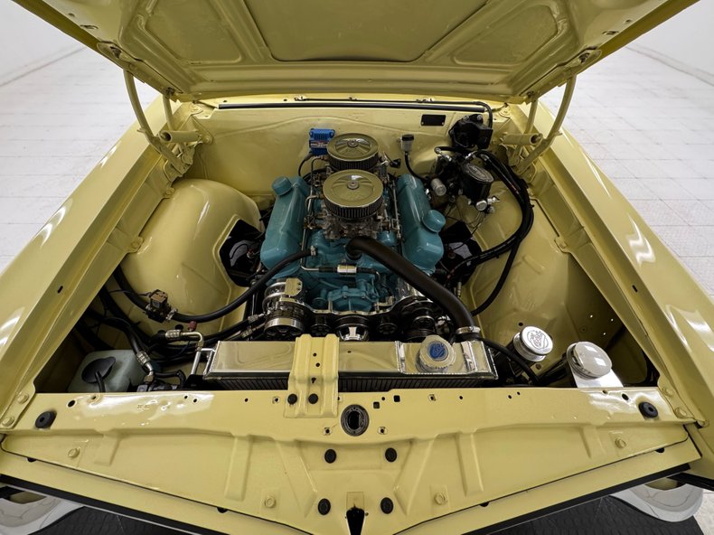Pontiac-Lemans-1965-Mayfair-Maize-White-23