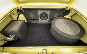 Pontiac-Lemans-1965-Mayfair-Maize-White-27