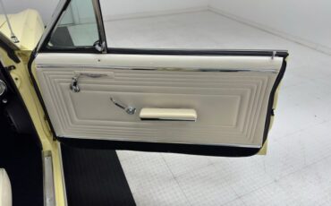 Pontiac-Lemans-1965-Mayfair-Maize-White-30