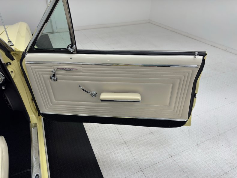 Pontiac-Lemans-1965-Mayfair-Maize-White-30