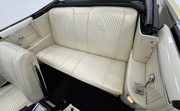 Pontiac-Lemans-1965-Mayfair-Maize-White-33