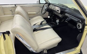 Pontiac-Lemans-1965-Mayfair-Maize-White-35
