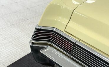 Pontiac-Lemans-1965-Mayfair-Maize-White-37