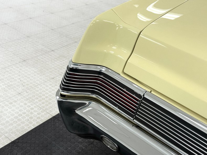Pontiac-Lemans-1965-Mayfair-Maize-White-37