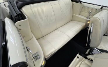 Pontiac-Lemans-1965-Mayfair-Maize-White-39