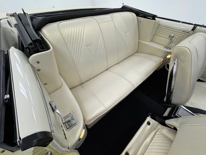 Pontiac-Lemans-1965-Mayfair-Maize-White-39