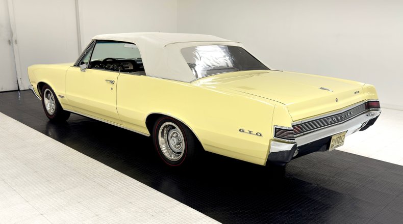 Pontiac-Lemans-1965-Mayfair-Maize-White-4