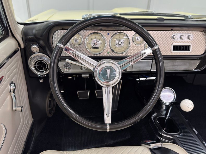 Pontiac-Lemans-1965-Mayfair-Maize-White-40