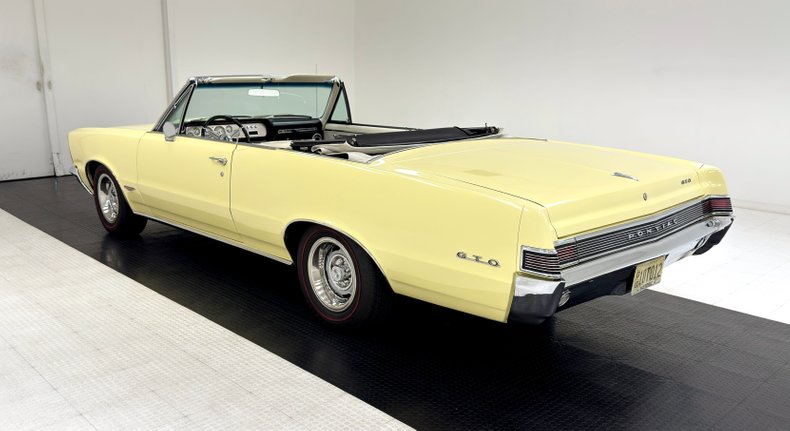 Pontiac-Lemans-1965-Mayfair-Maize-White-5