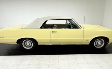 Pontiac-Lemans-1965-Mayfair-Maize-White-8