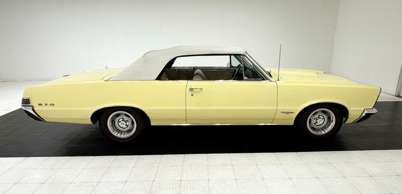 Pontiac-Lemans-1965-Mayfair-Maize-White-8