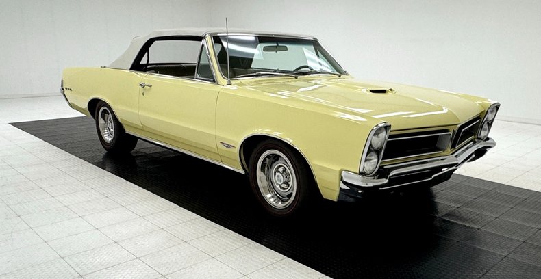 Pontiac-Lemans-1965-Mayfair-Maize-White-9