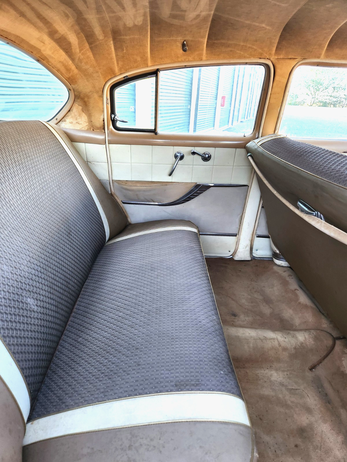 Pontiac-STARCHIEF-1954-Sedan-14