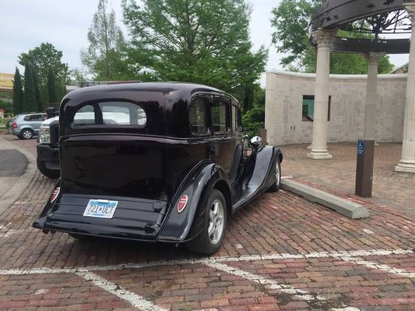 Pontiac-Sedan-1934-Black-Black-3