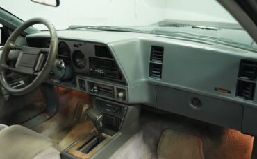 Pontiac-Sunbird-1986-Red-Gray-16