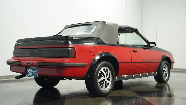 Pontiac-Sunbird-1986-Red-Gray-31