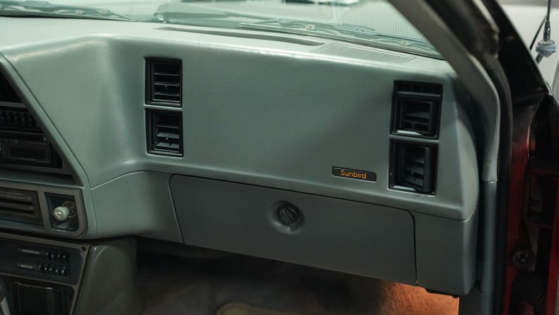 Pontiac-Sunbird-1986-Red-Gray-44