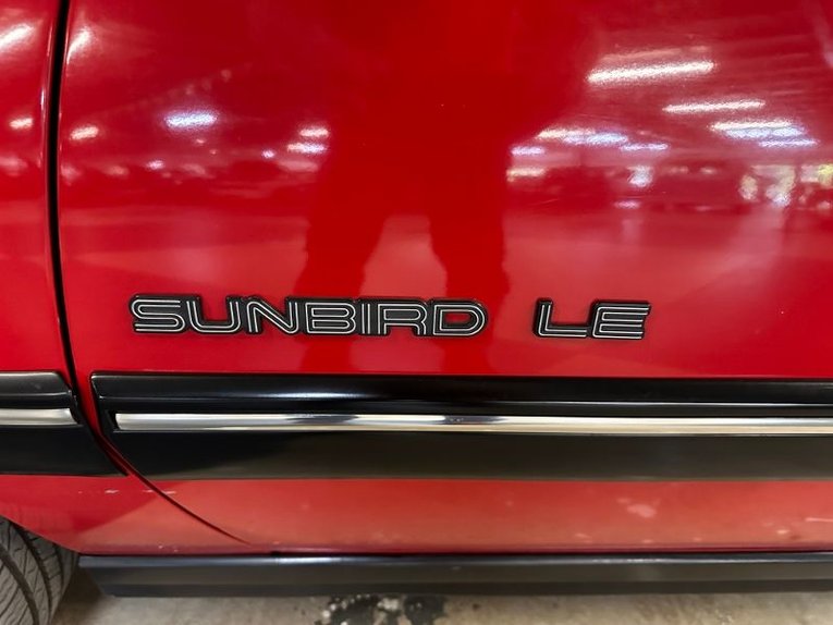 Pontiac-Sunbird-1991-Red-White-12