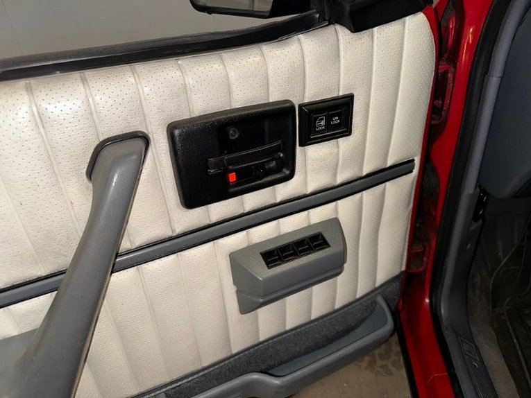 Pontiac-Sunbird-1991-Red-White-9