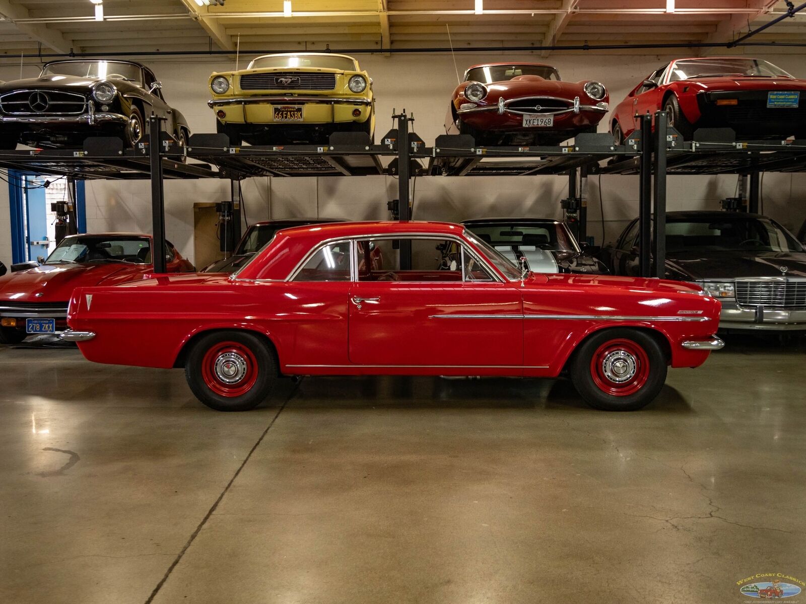 Pontiac-Tempest-Le-Mans-Sport-Coupe-1963-2-Door-Coupe-1