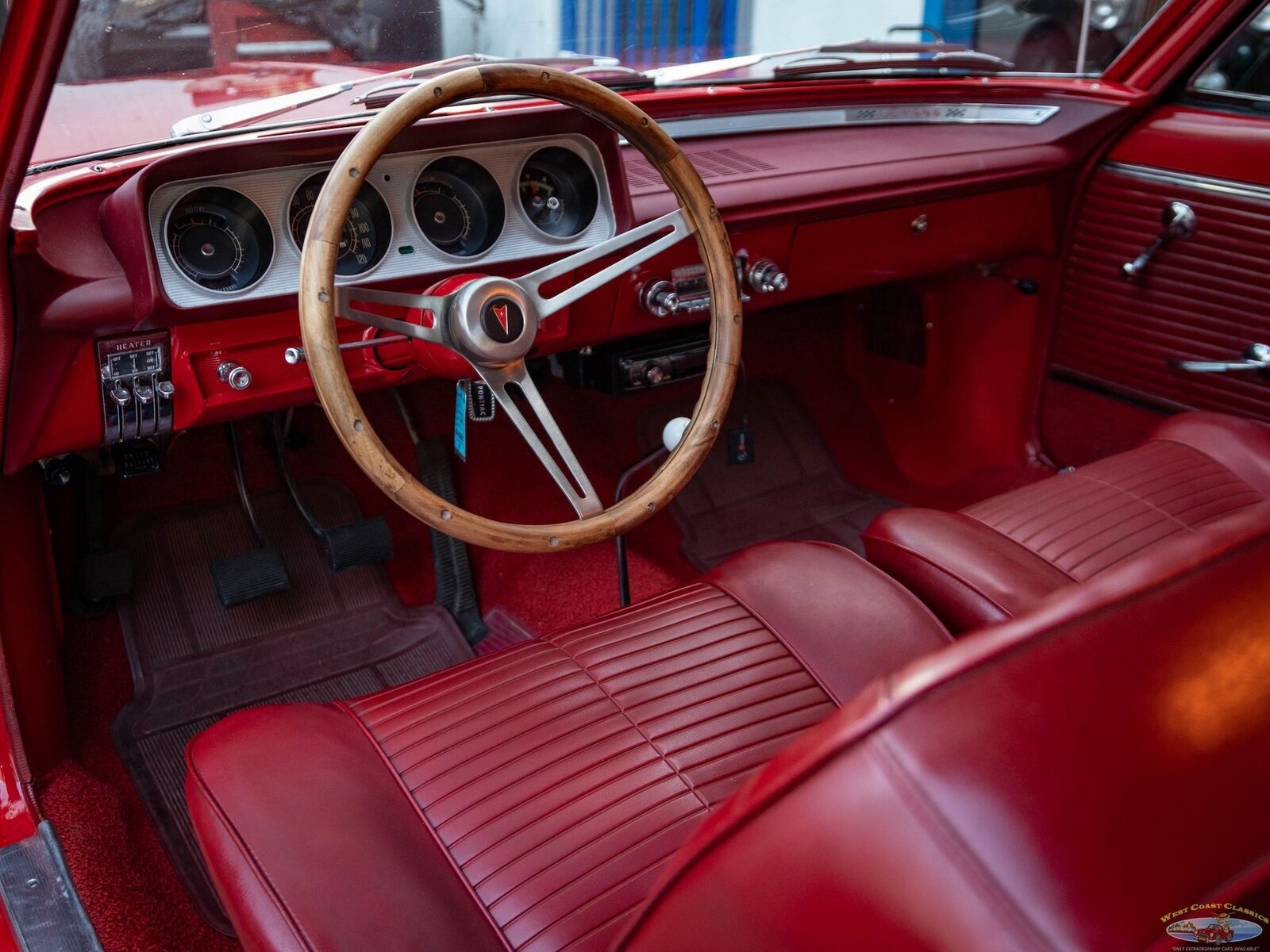 Pontiac-Tempest-Le-Mans-Sport-Coupe-1963-2-Door-Coupe-17